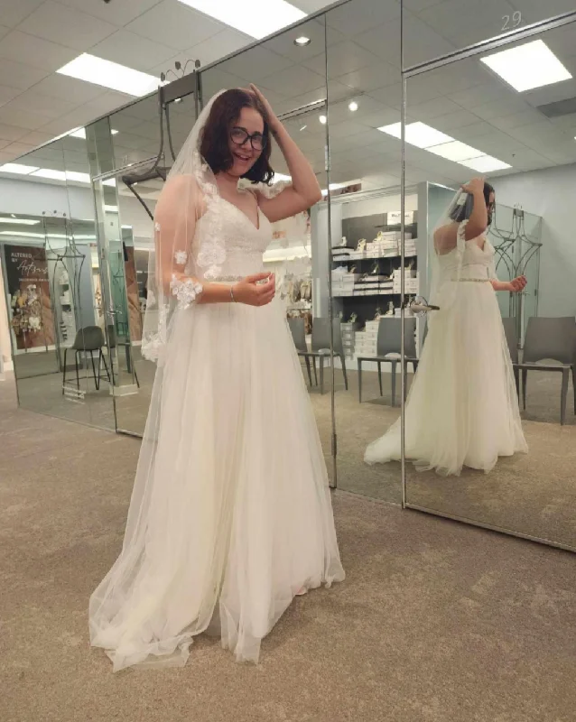 Deal of the Week David's Bridal LCE BASQUE WST TULL SKRT ALINE