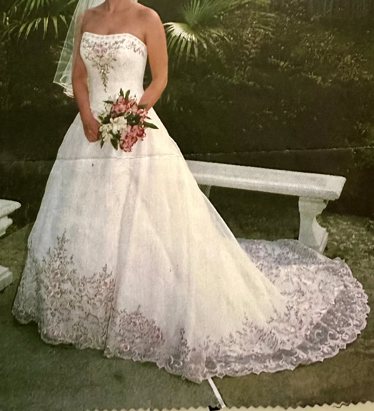 Price Blitz Oleg Cassini Embroidered Wedding Dress CV008