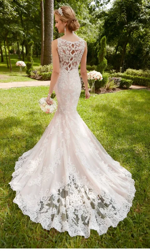 Sale Event Stella York SCALLOPED LACE WEDDING DRESS WITH KEYHOLE BACK