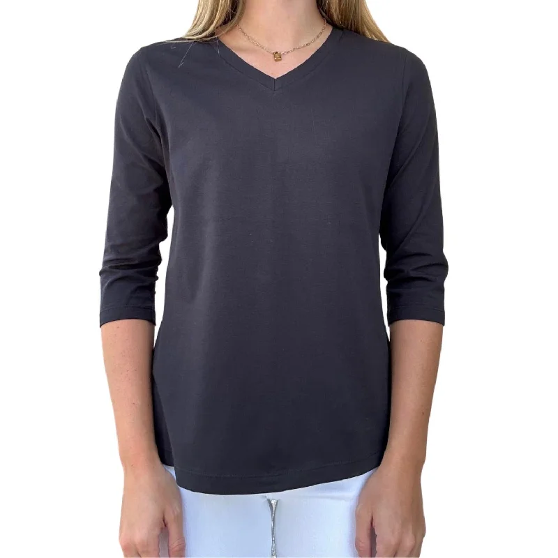 Bargain Bin 3/4 Sleeve V-Neck Tee In Black