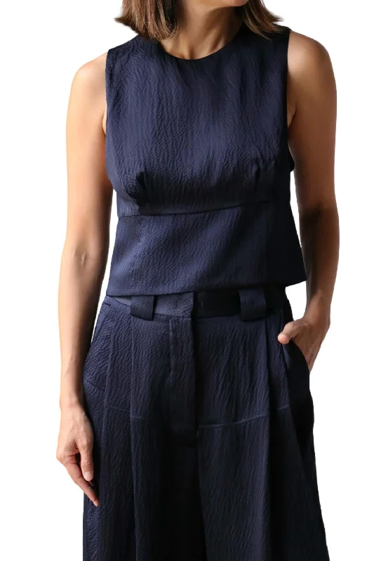 Final Markdown Darter Top In Navy