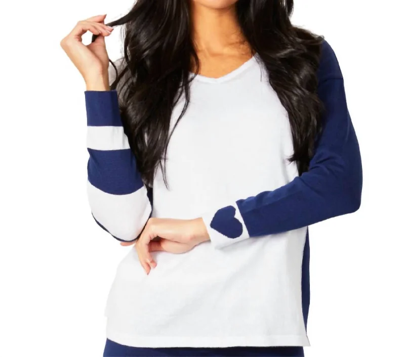 Online Exclusive Heart V-Neck Hoodie In White/navy