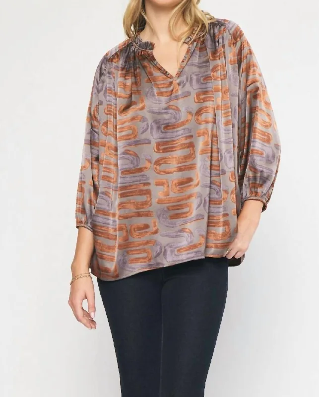 Final Clearance Swirl Printed V-Neck Top In Toffee